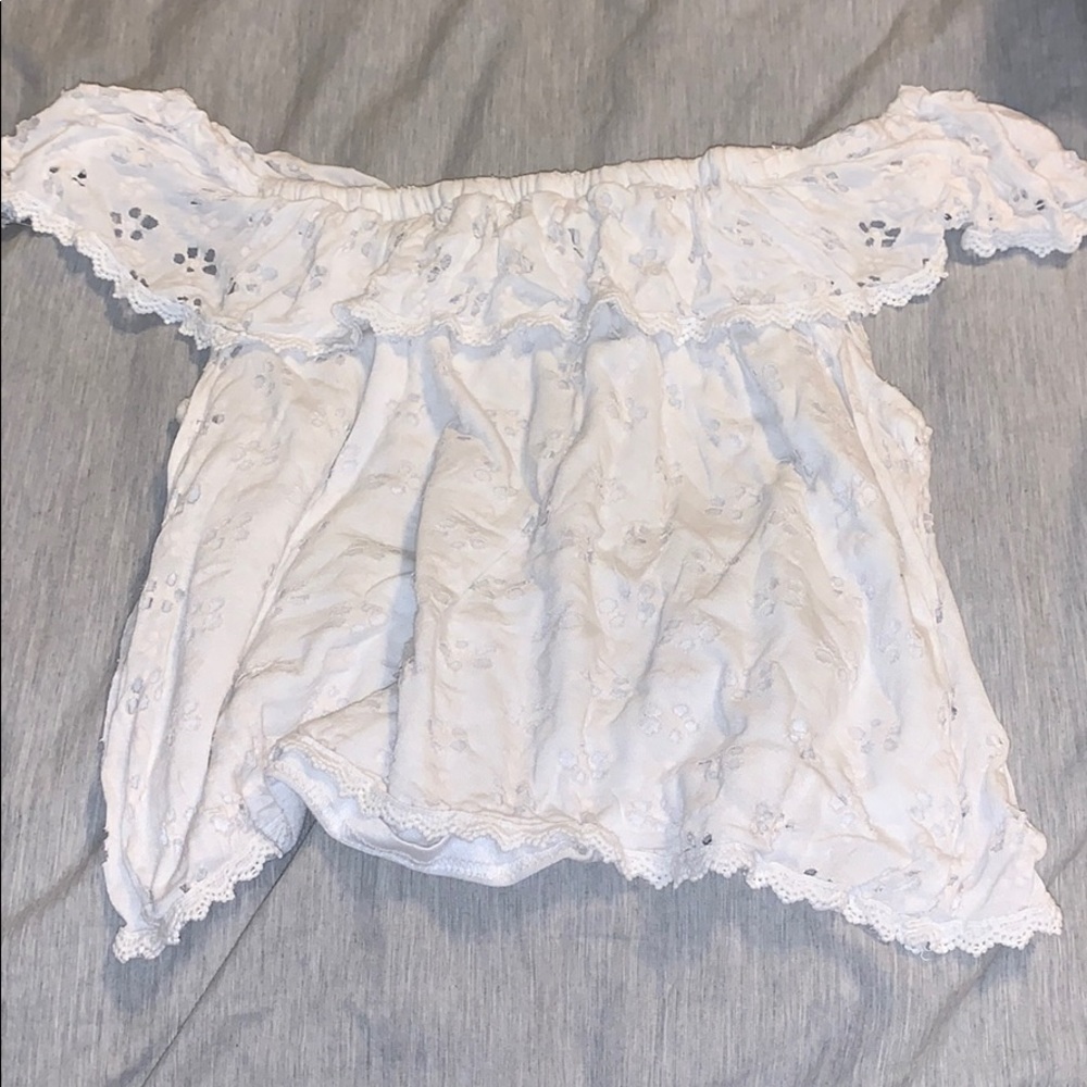 •roommates• white Lacey crop